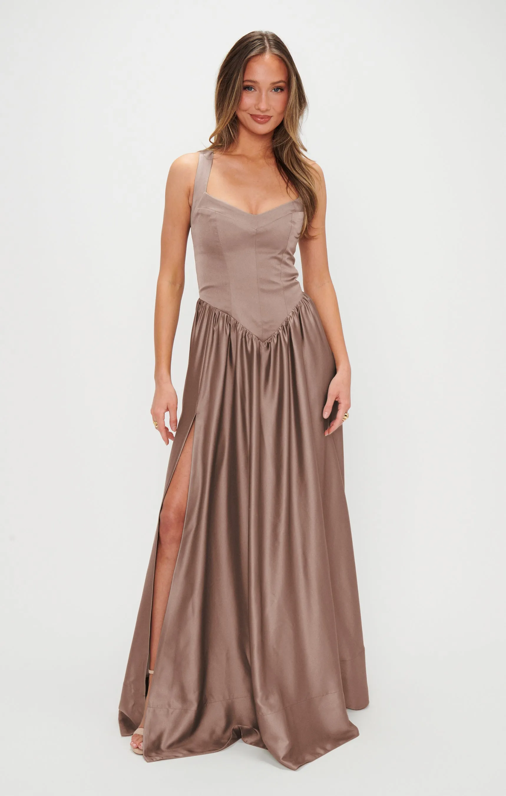Robe longue Abigail ~ Satin luxe Dune