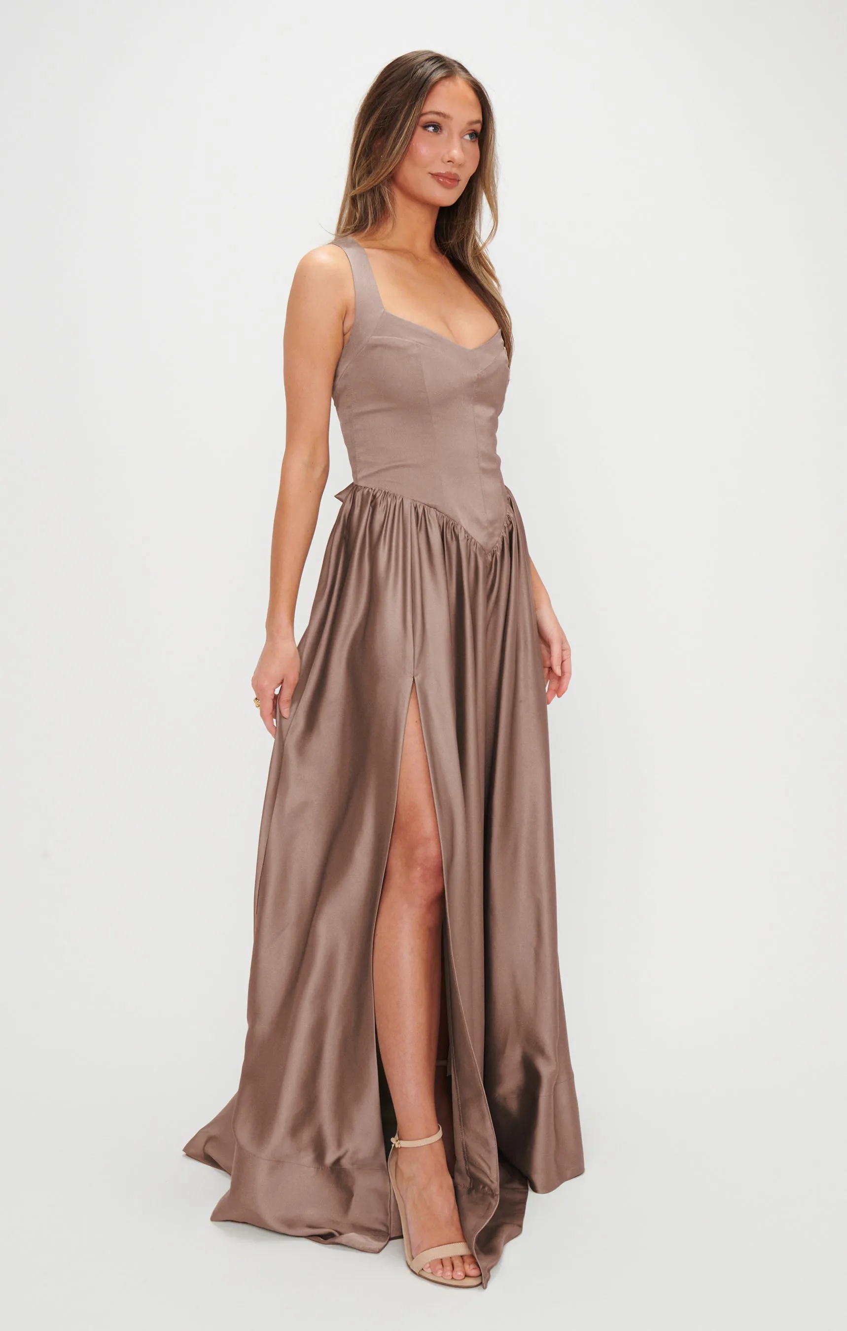 Robe longue Abigail ~ Satin luxe Dune