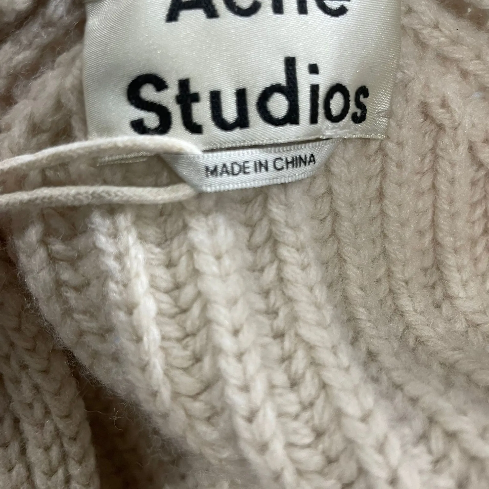 Pull tricoté en laine beige Acne Studios