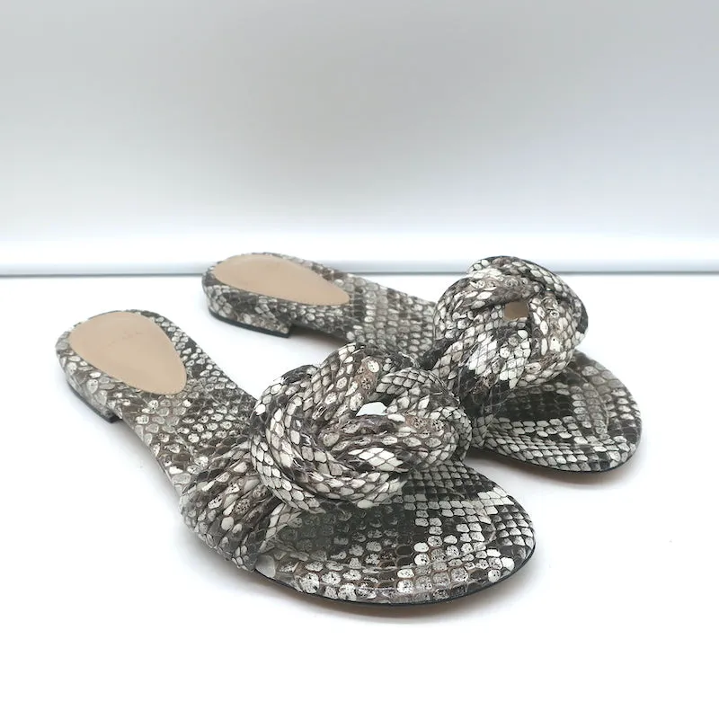 Sandales plates à nœuds Vicky Alexandre Birman en peau de serpent gris taille 38.5