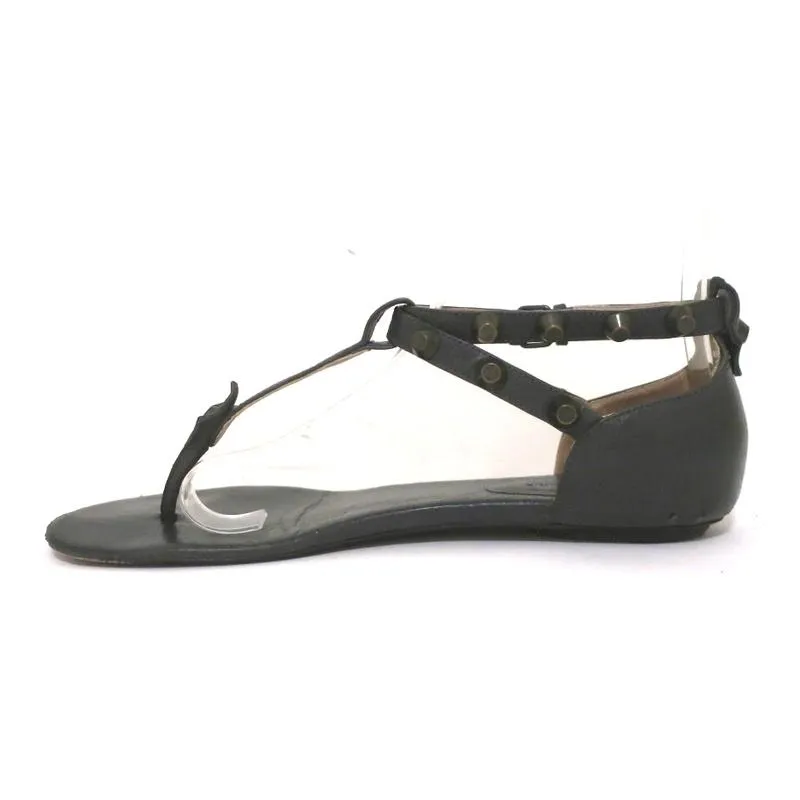 Sandales à lanières T cloutées Balenciaga en cuir gris foncé taille 37.5 à semelle plate et bride entre les orteils