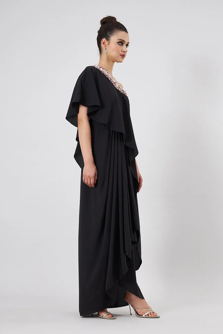Robe drapée asymétrique brodée noire