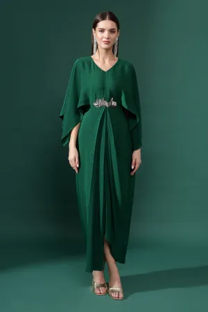 Robe drapée métallisée vert bouteille ornée