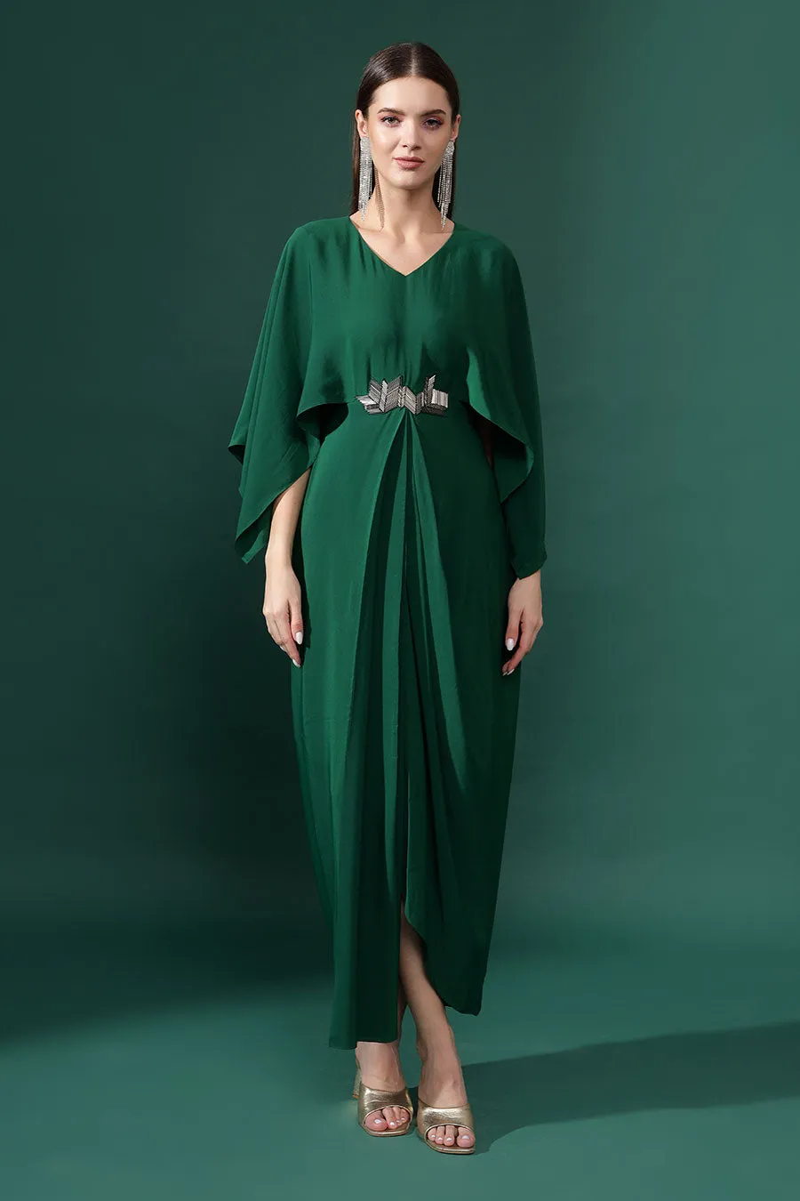 Robe drapée métallisée vert bouteille ornée