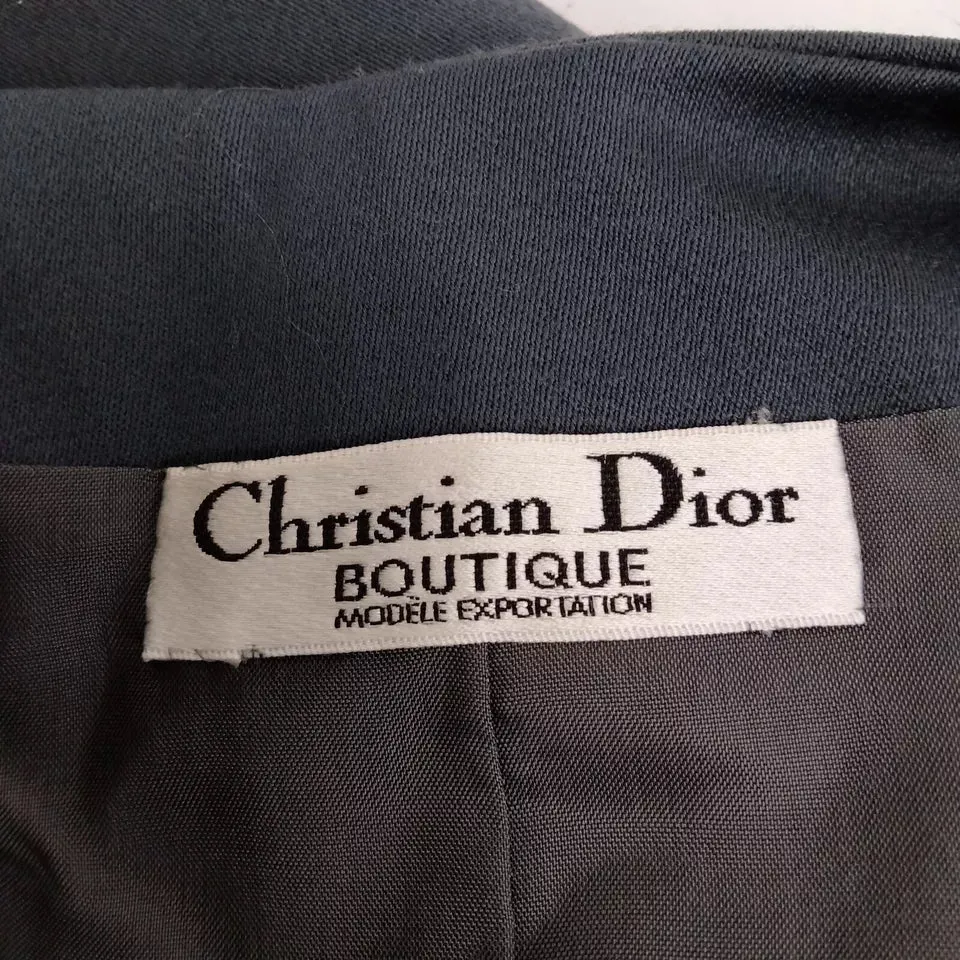Christian Dior Paris. Veste uniforme en laine et cupro de style mandarin à col boutonné, couleur gris foncé/bleu