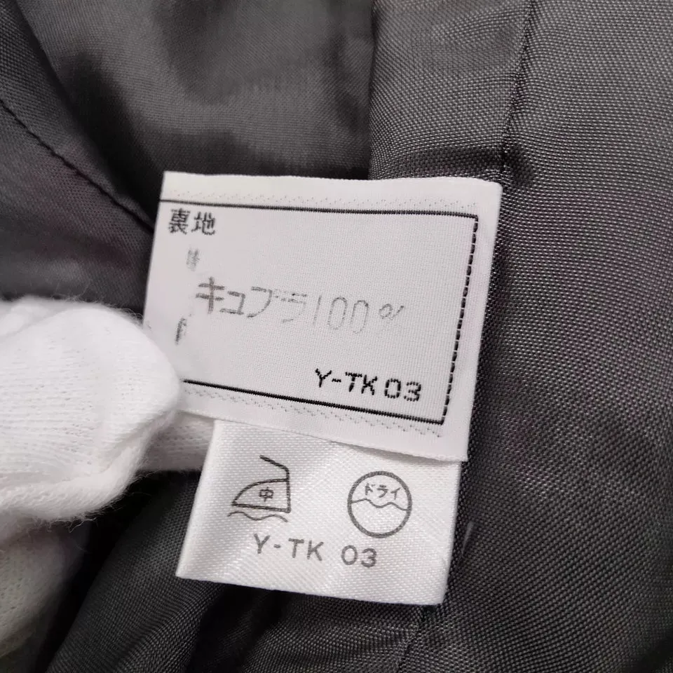Christian Dior Paris. Veste uniforme en laine et cupro de style mandarin à col boutonné, couleur gris foncé/bleu