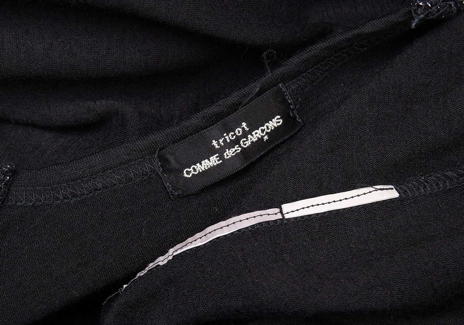 Comme des Garcons Japan. Tricot. Robe longue noire avec design pailleté à l'avant