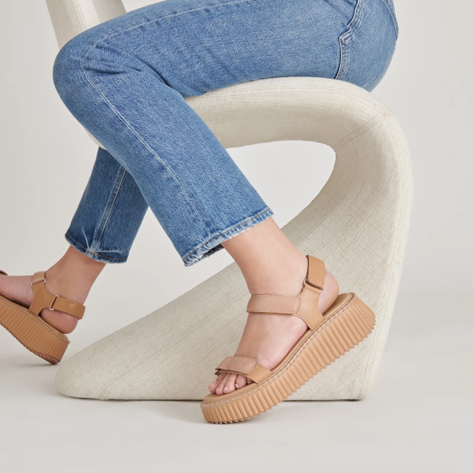 DEBRA SANDALES TOFFEE CUIR EMBOSSE