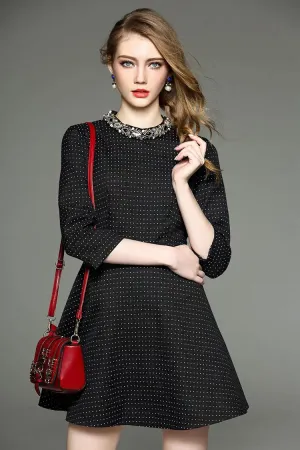 Robe noire élégante à manches longues et coupe A