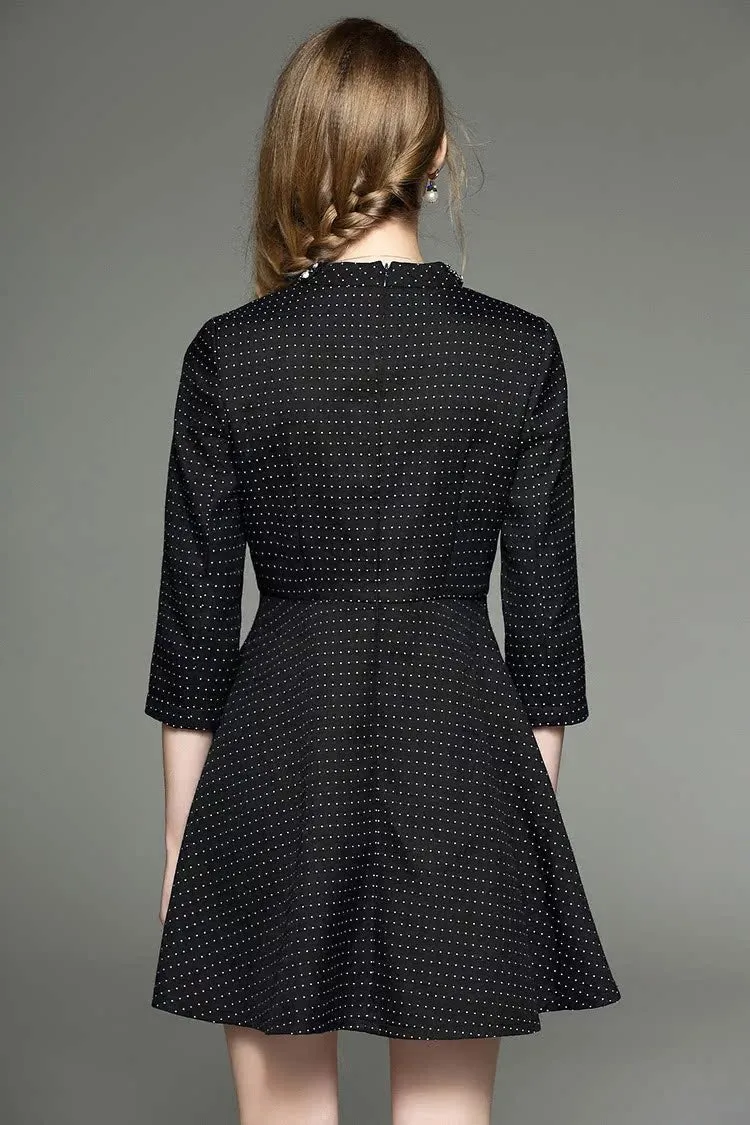 Robe noire élégante à manches longues et coupe A