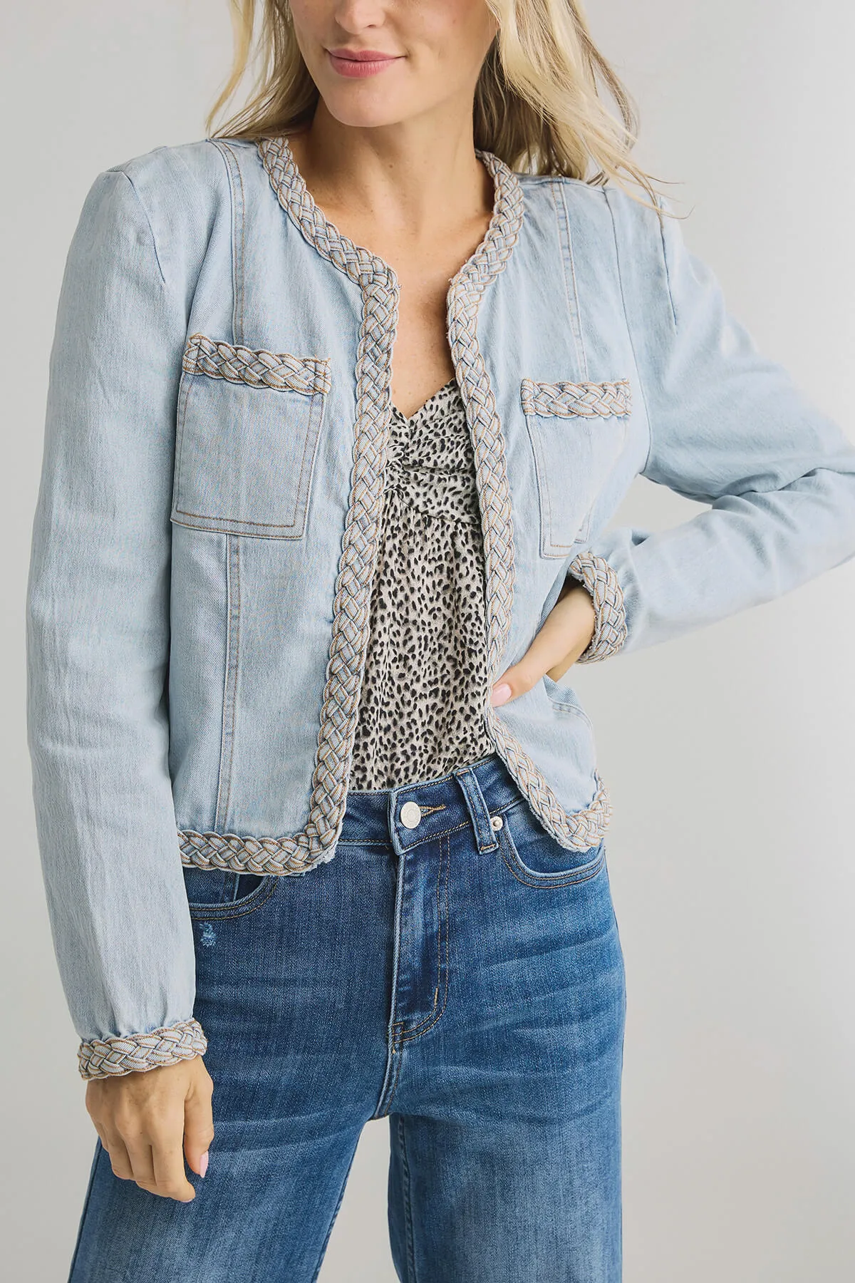 Veste en denim Fate avec passepoil tressé
