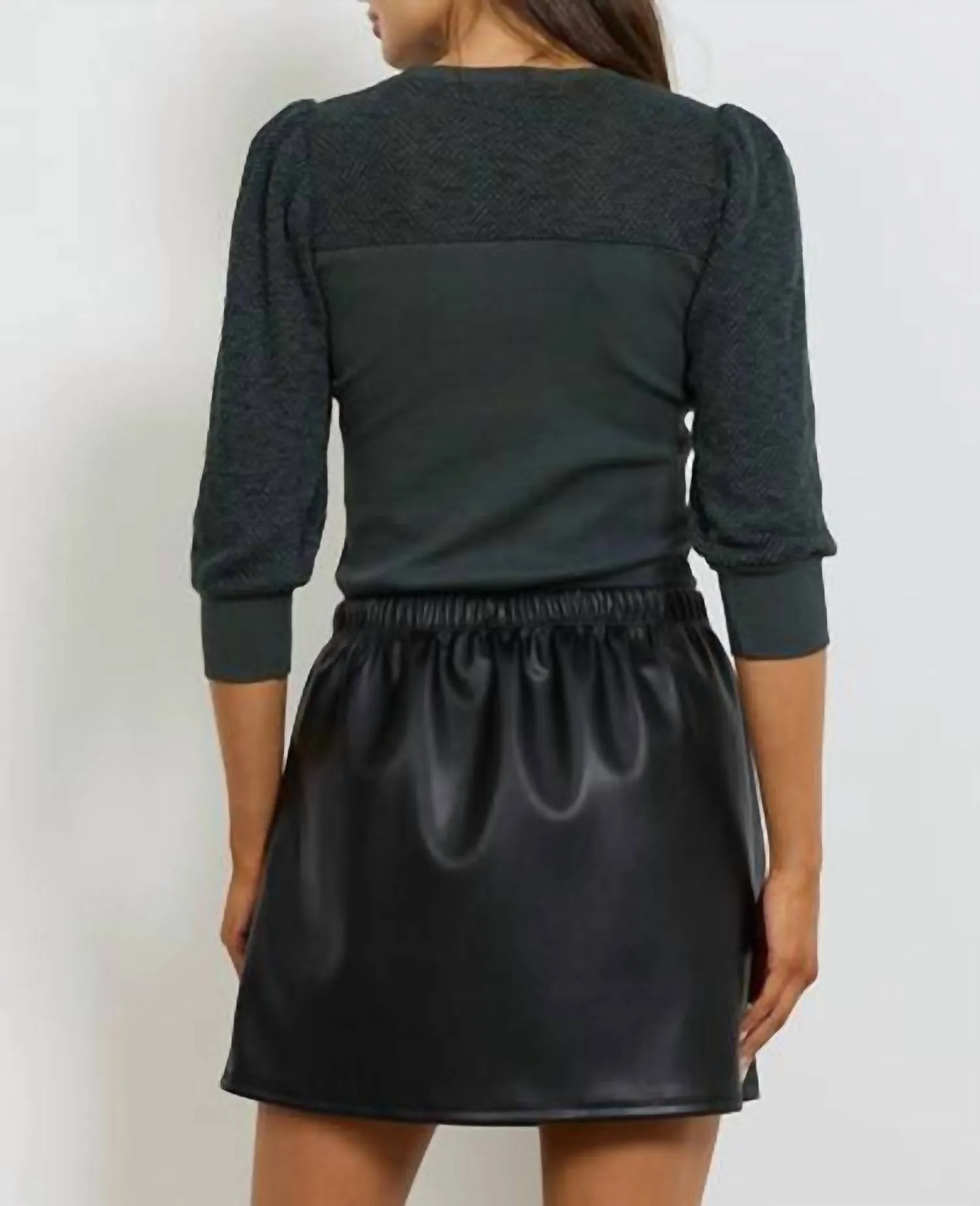 Jupe en similicuir couleur pin