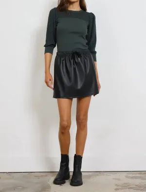 Jupe en similicuir couleur pin