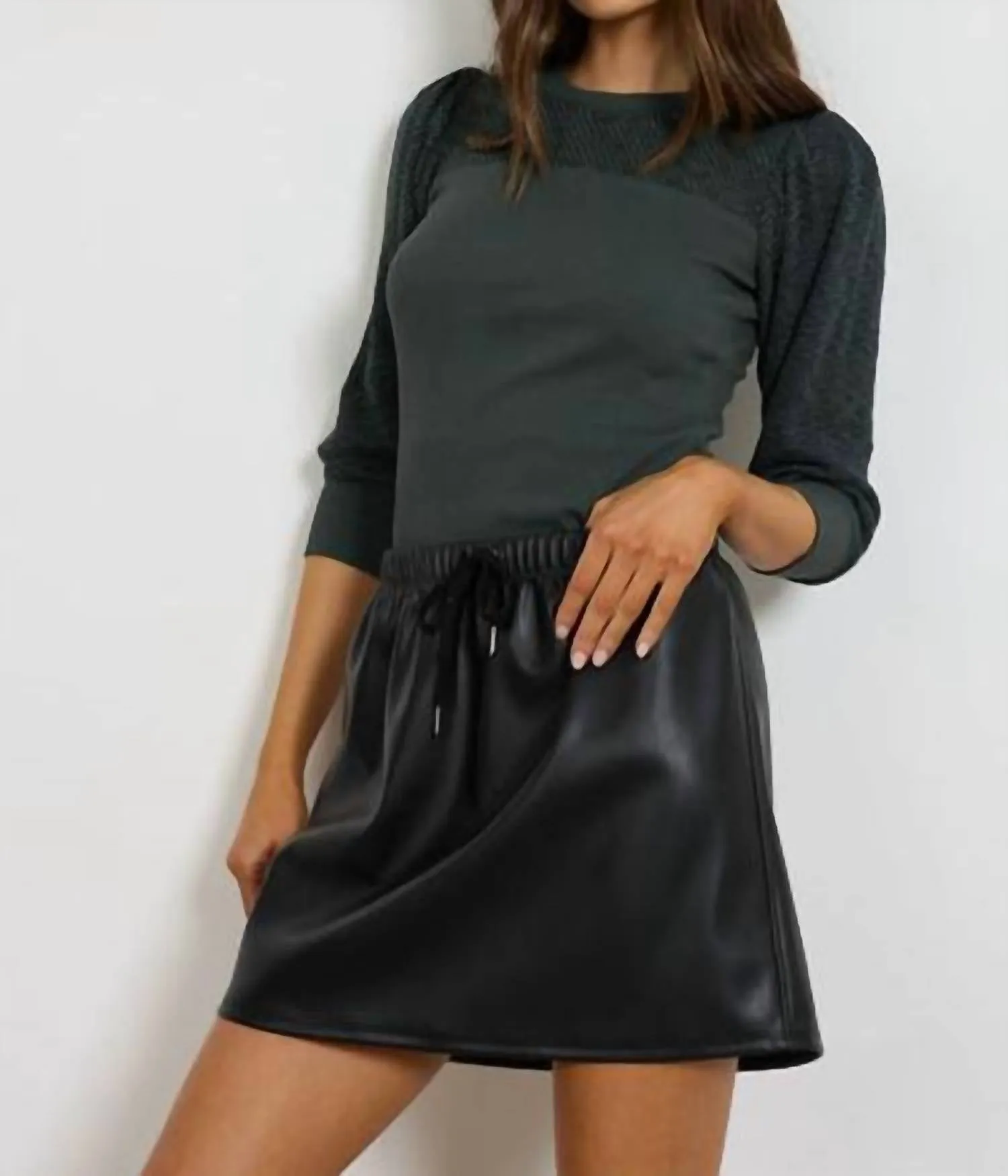 Jupe en similicuir couleur pin