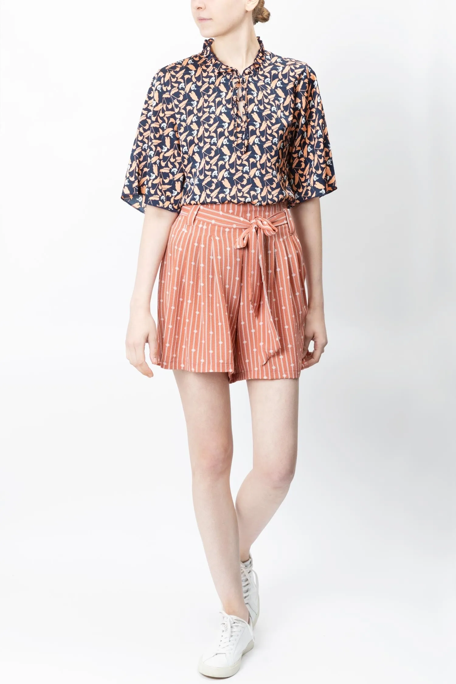 Blouse à col noué imprimée florale