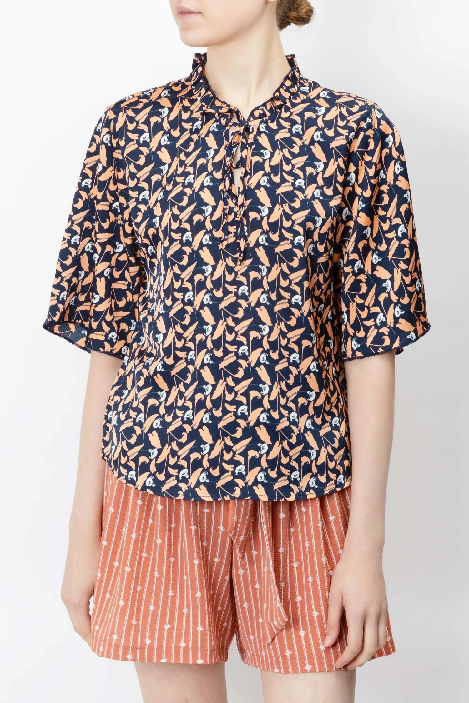 Blouse à col noué imprimée florale