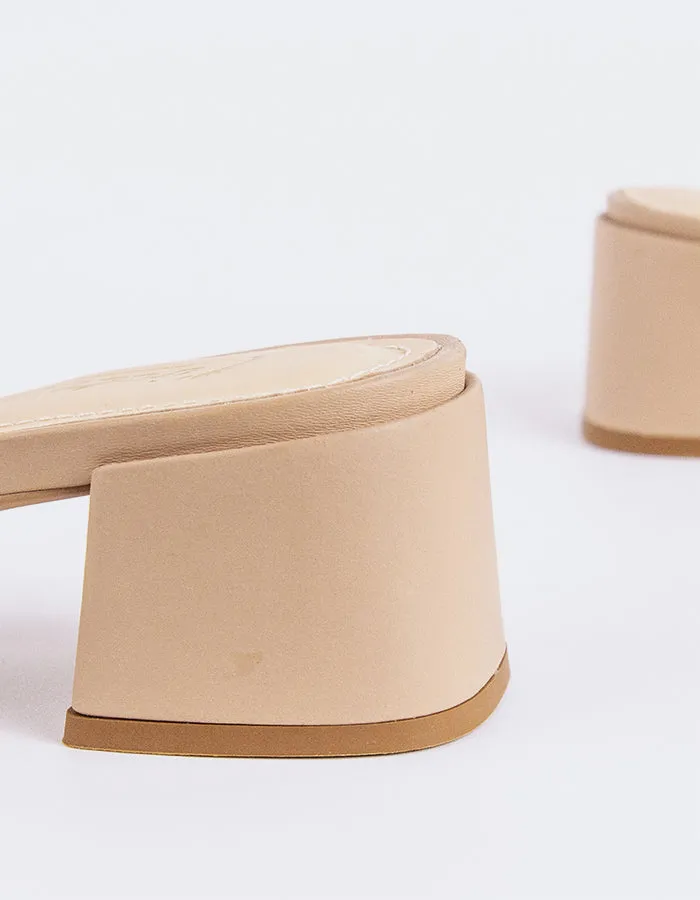 Fortunata Nude en Cuir