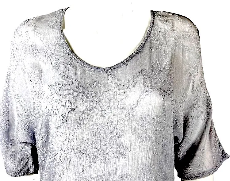 Ghost England. Tanya Sarne. Robe longue vintage des années 1990 semi-transparente