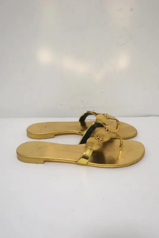 Giuseppe Zanotti Sandales à Brides Postérieures Plate avec Détails Disque en Cuir Métallisé Or Taille 36