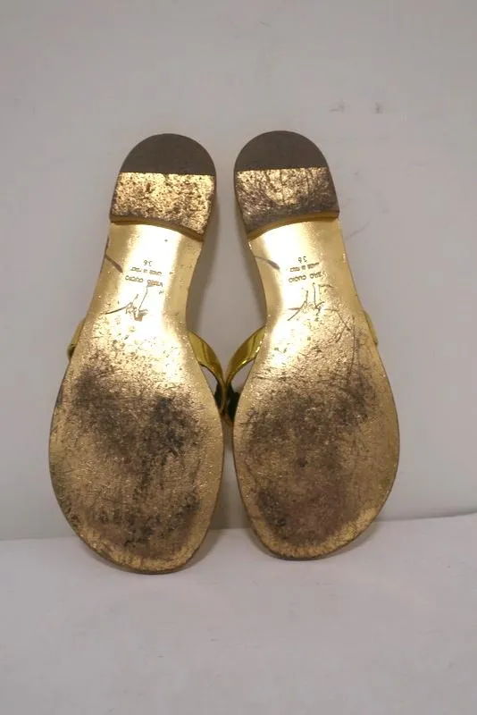 Giuseppe Zanotti Sandales à Brides Postérieures Plate avec Détails Disque en Cuir Métallisé Or Taille 36