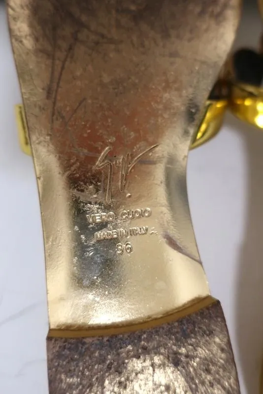 Giuseppe Zanotti Sandales à Brides Postérieures Plate avec Détails Disque en Cuir Métallisé Or Taille 36
