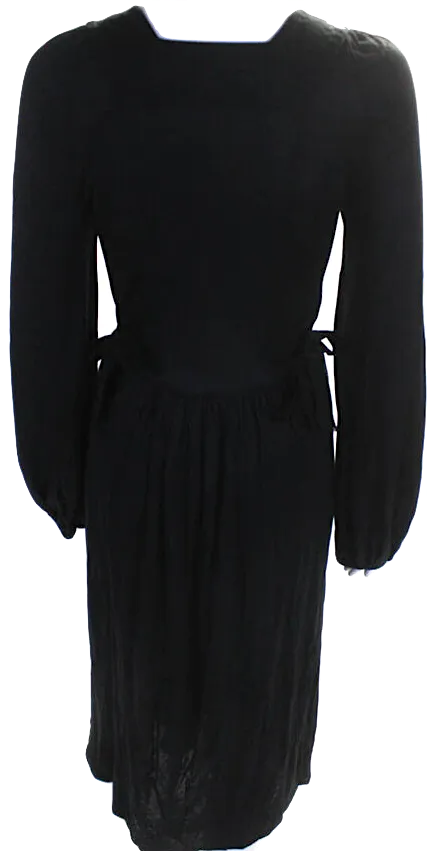 Isabel Marant Paris. Robe mi-longue en jersey à manches longues et encolure en V avec ceinture nouée - Noir