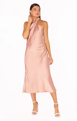 Robe mi-longue Jasmine Halter ~ Satin luxe rose doré