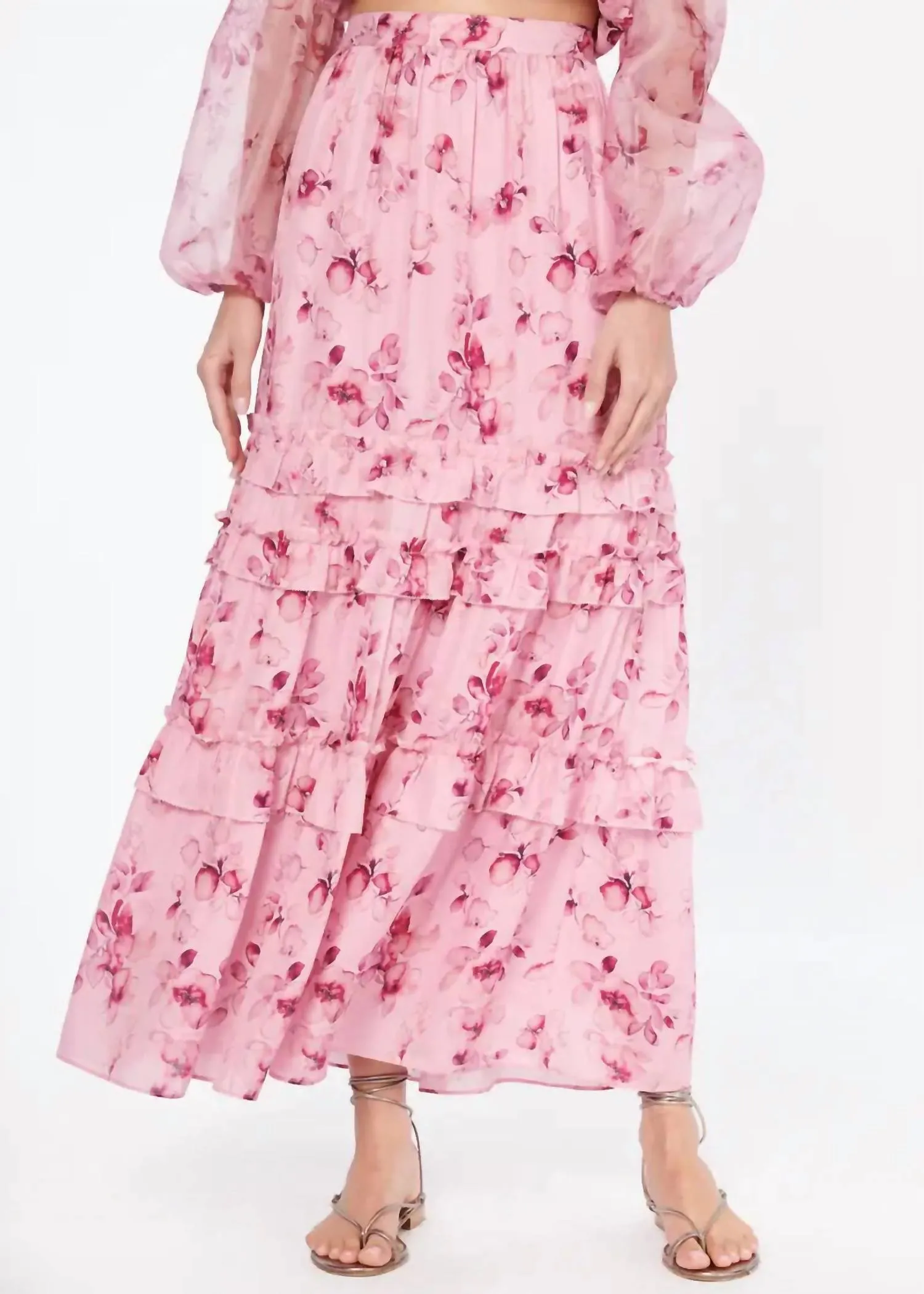 Liu Jupe Dans Le Jardin Rose