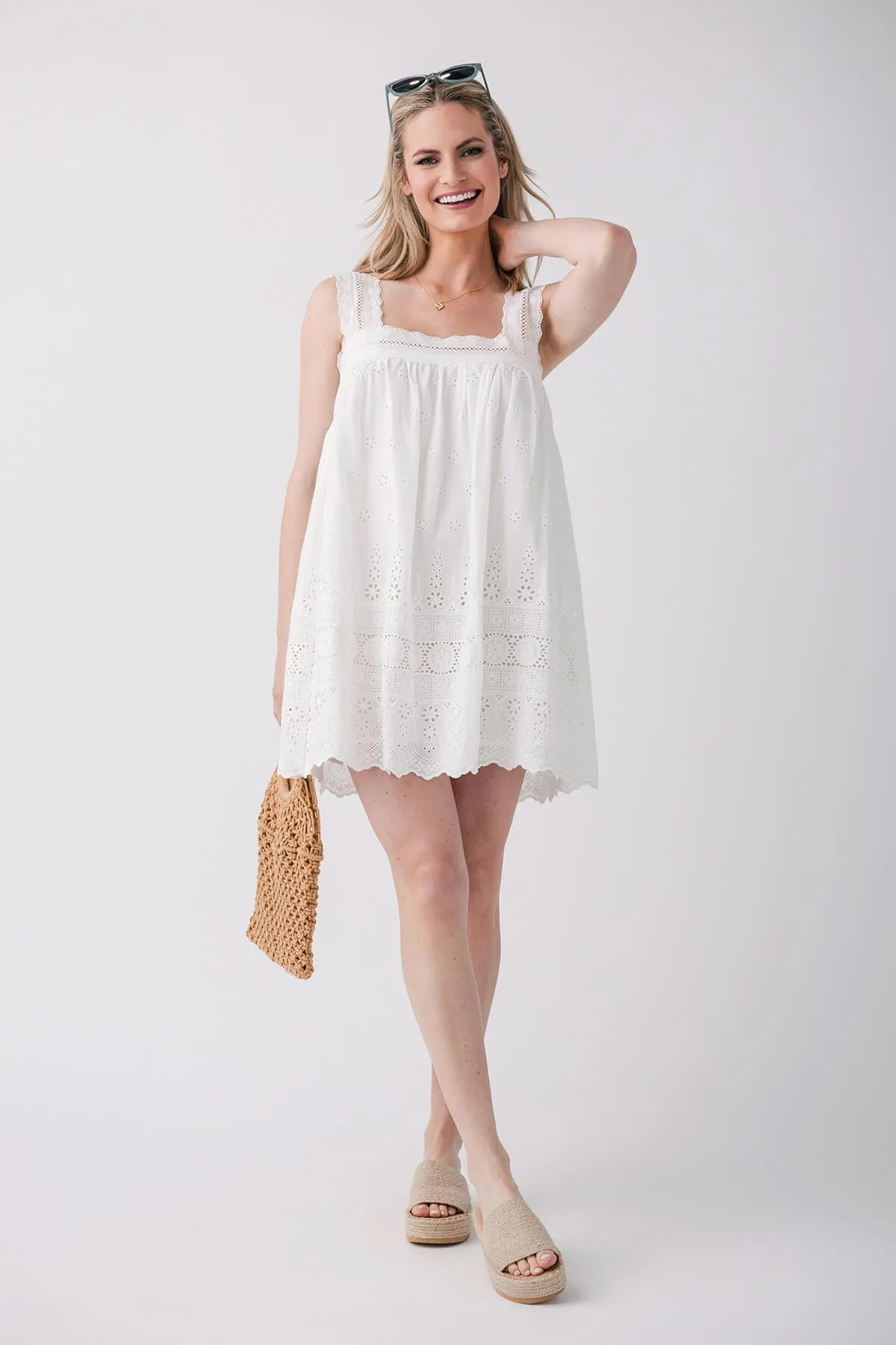 Robe courte Mable à encolure carrée et motifs ajourés