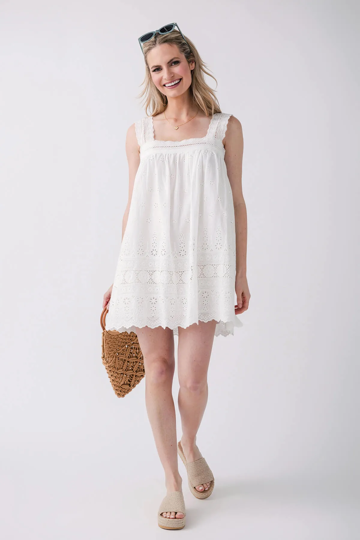 Robe courte Mable à encolure carrée et motifs ajourés
