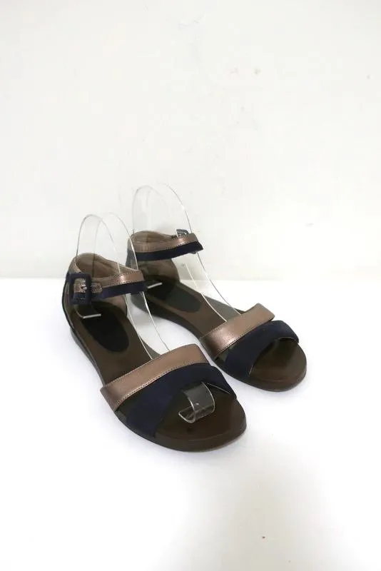 Sandales Marni à bride cheville en cuir bronze et daim marine taille 36.5 à bout ouvert