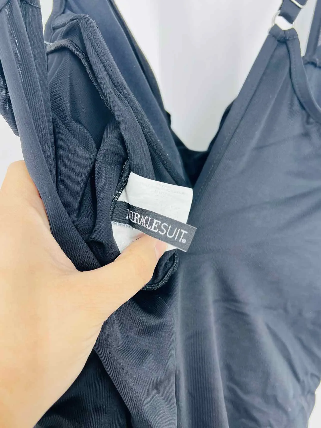 Miraclesuit Taille 10 Noir Uni Maillot de Bain Plissé