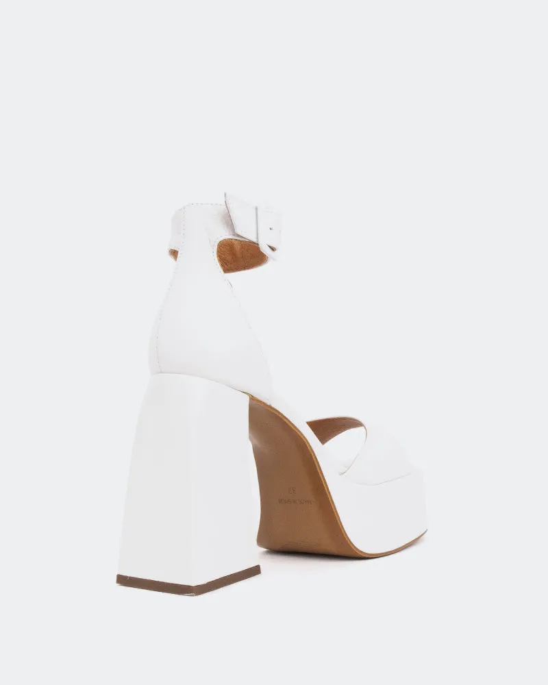 Moore, Cuir Blanc