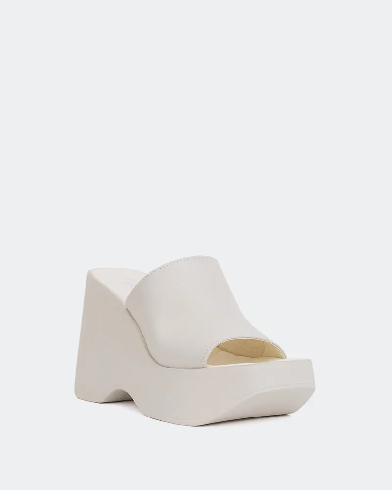 Cuir blanc délavé mousse
