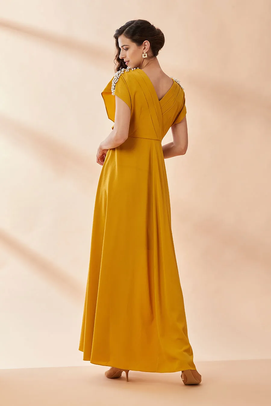 Robe plissée drapée perle moutarde