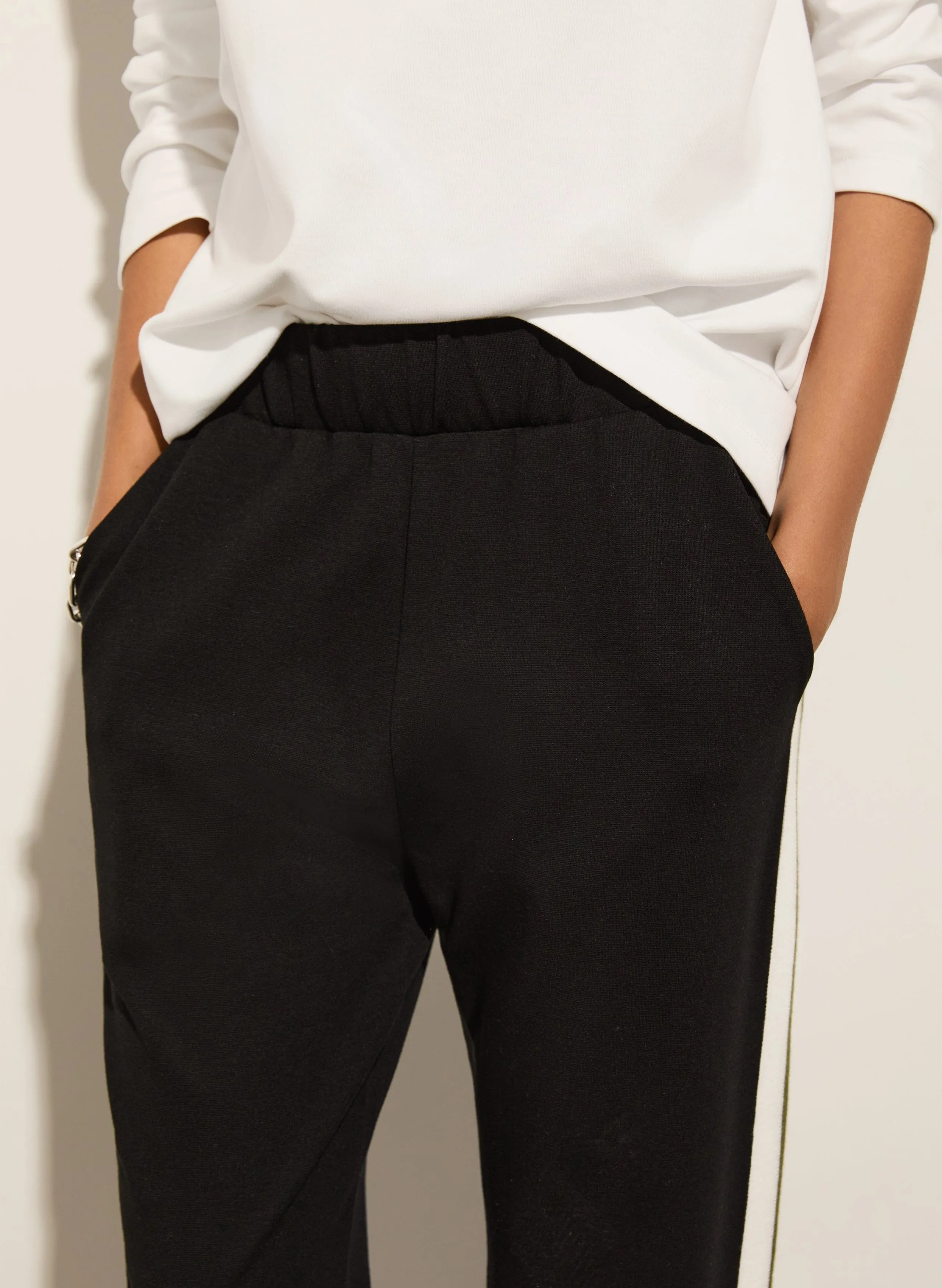Petit Pantalon ajusté à bande latérale LENZING™ ECOVERO™ | Noir Caviar & Olive