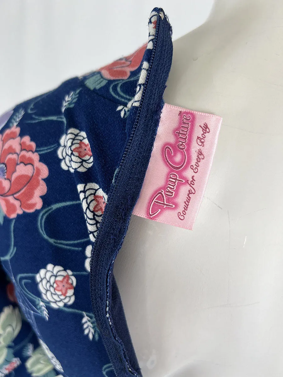 Robe rétro asiatique Pinup Couture Taille 12 en marine et rose à motifs floraux