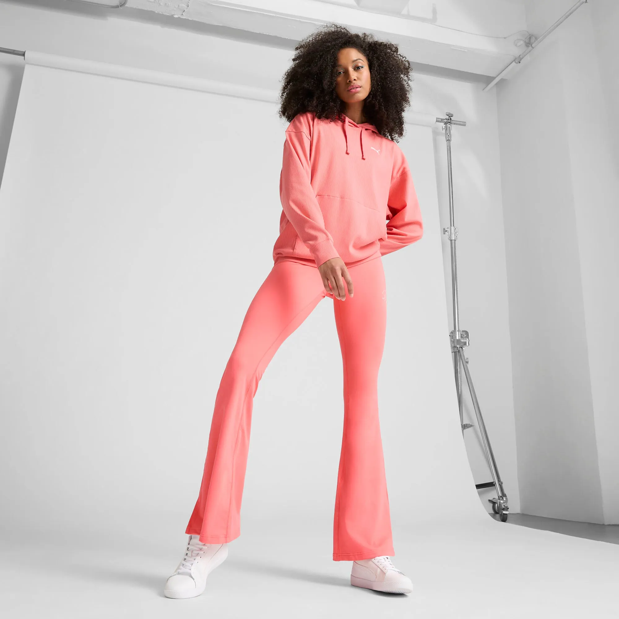 PUMA Sweat à capuche confortable en côtes pour femme ESS ELEVATED
