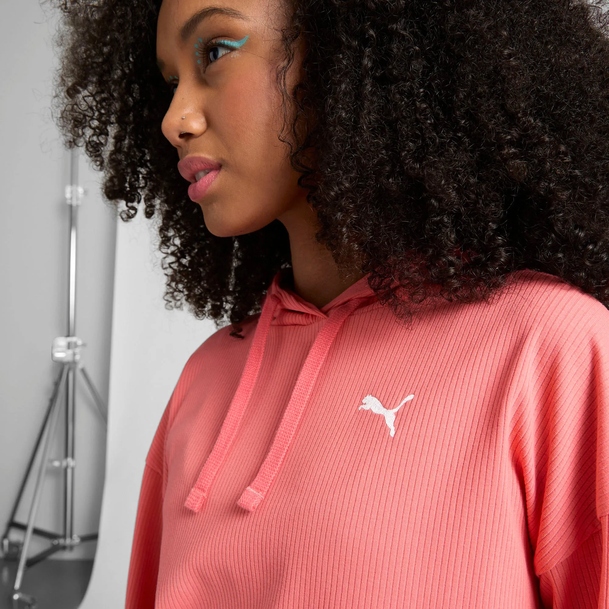 PUMA Sweat à capuche confortable en côtes pour femme ESS ELEVATED