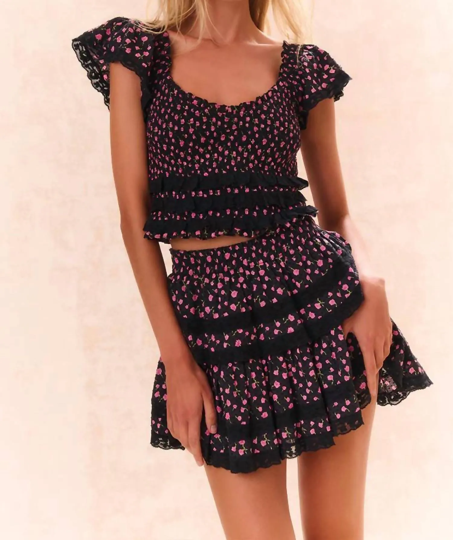 Jupe Mini Volantée en Rose Noir