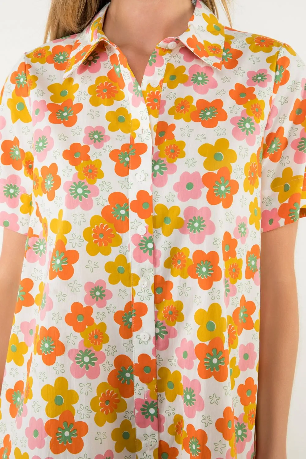 Robe Silvy à col boutonné et coupe évasée