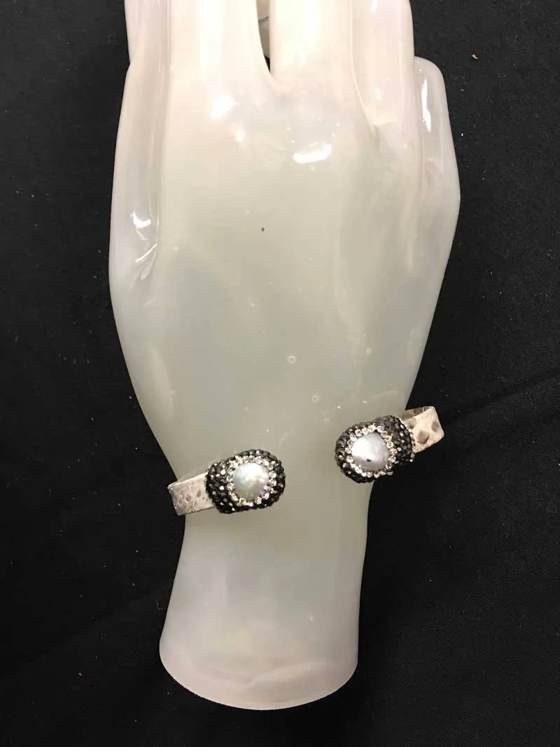 Bracelet ajustable en peau de serpent avec perles