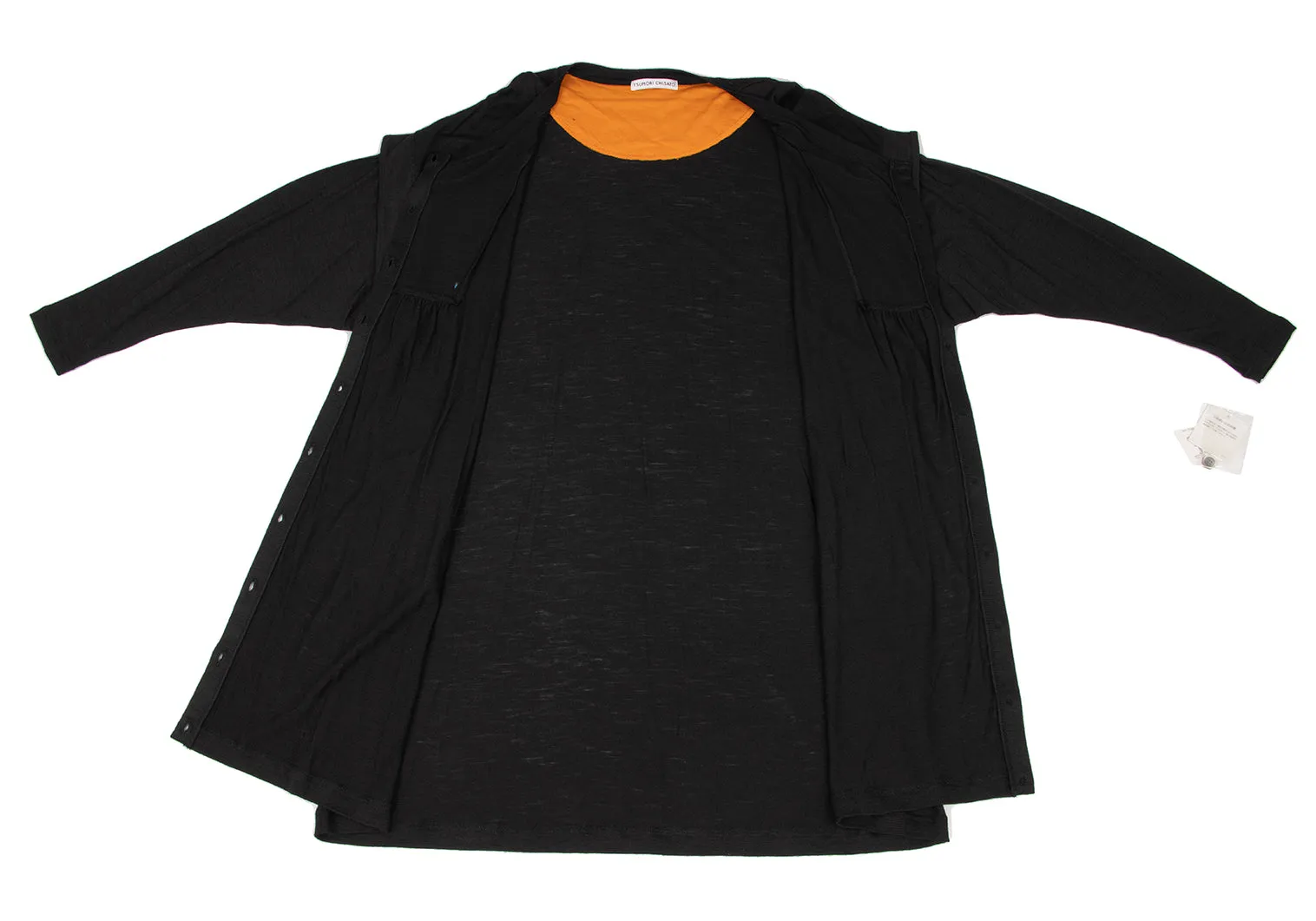 TSUMORI CHISATO JAPAN. NEUF. AVEC ÉTIQUETTES. Robe en laine et rayonne noire à boutons