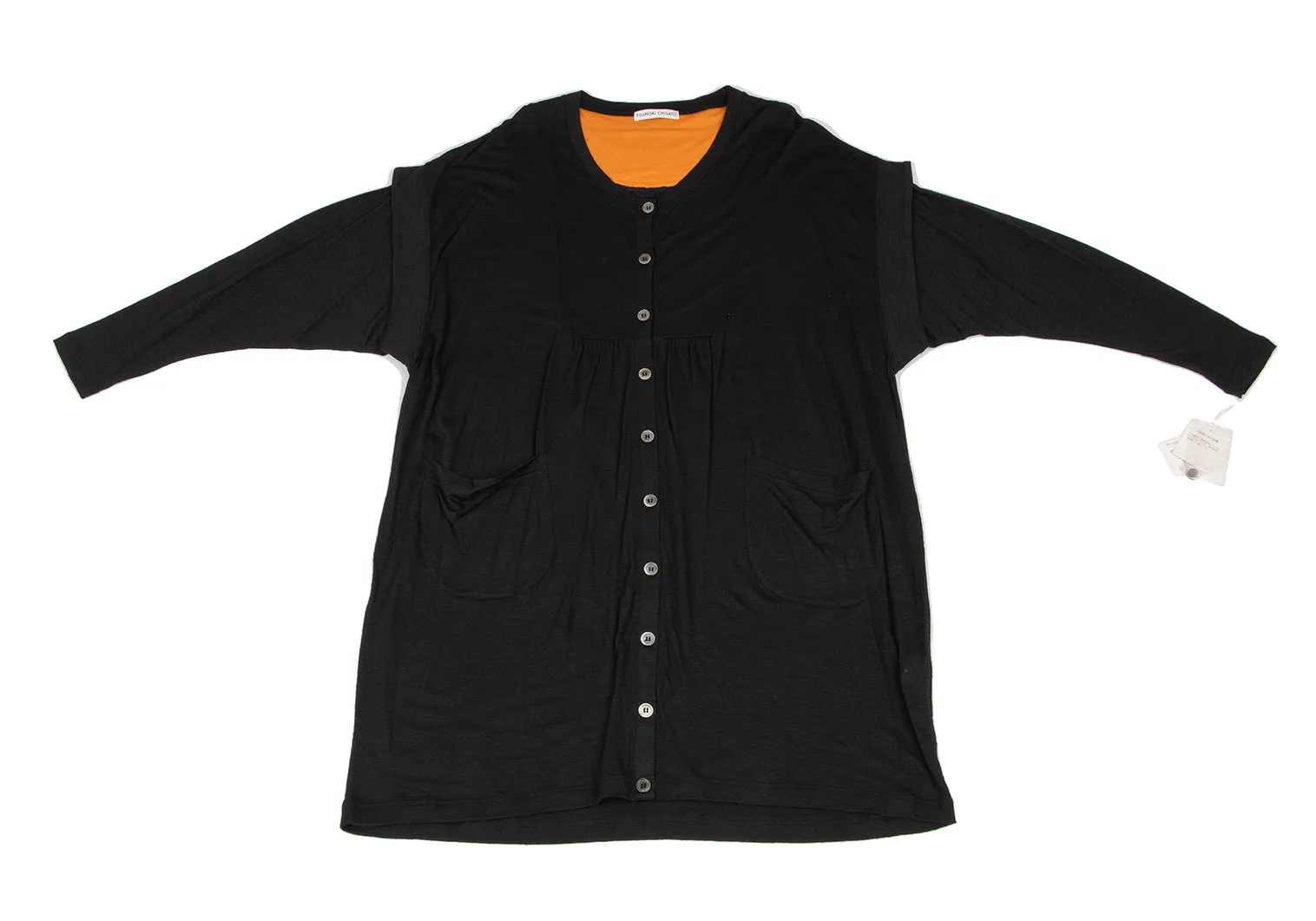 TSUMORI CHISATO JAPAN. NEUF. AVEC ÉTIQUETTES. Robe en laine et rayonne noire à boutons