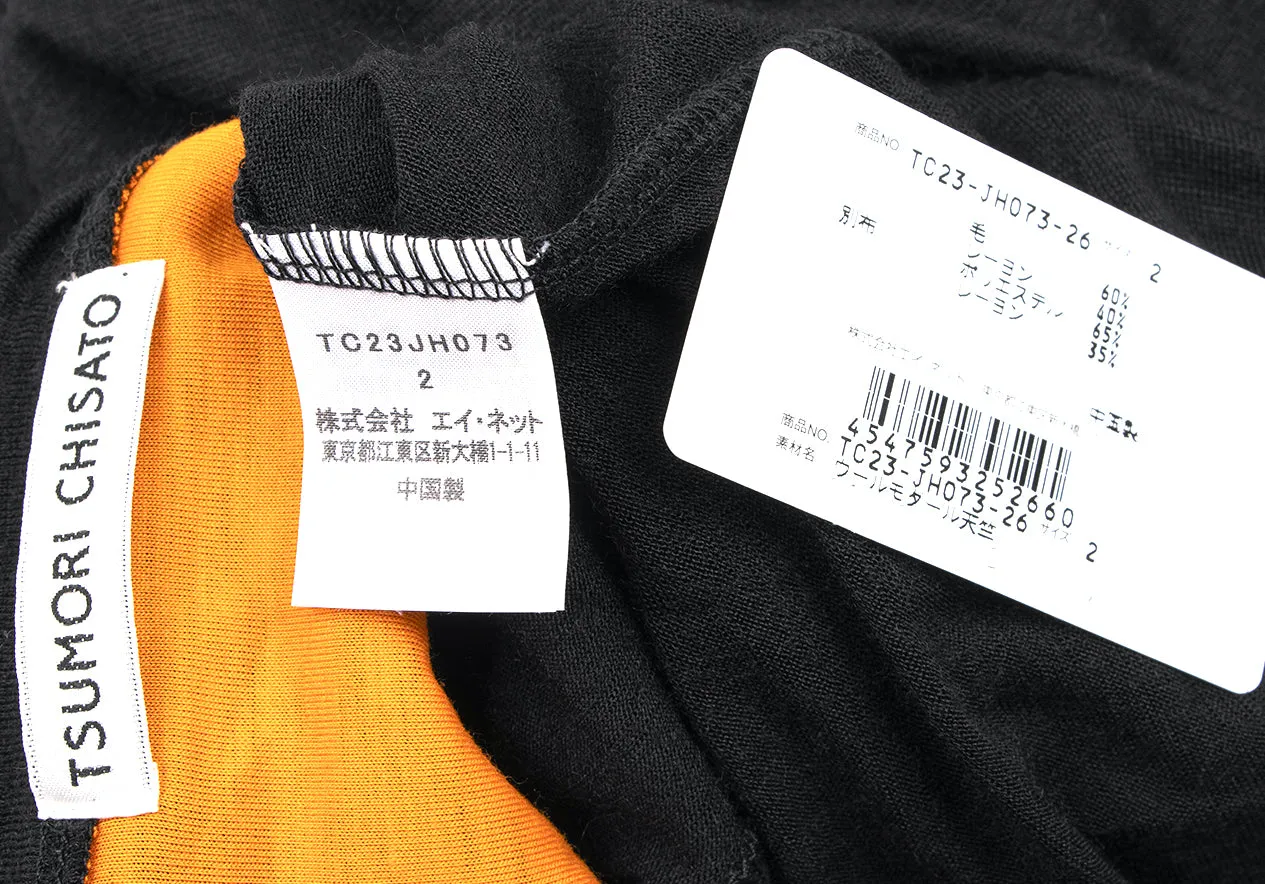 TSUMORI CHISATO JAPAN. NEUF. AVEC ÉTIQUETTES. Robe en laine et rayonne noire à boutons