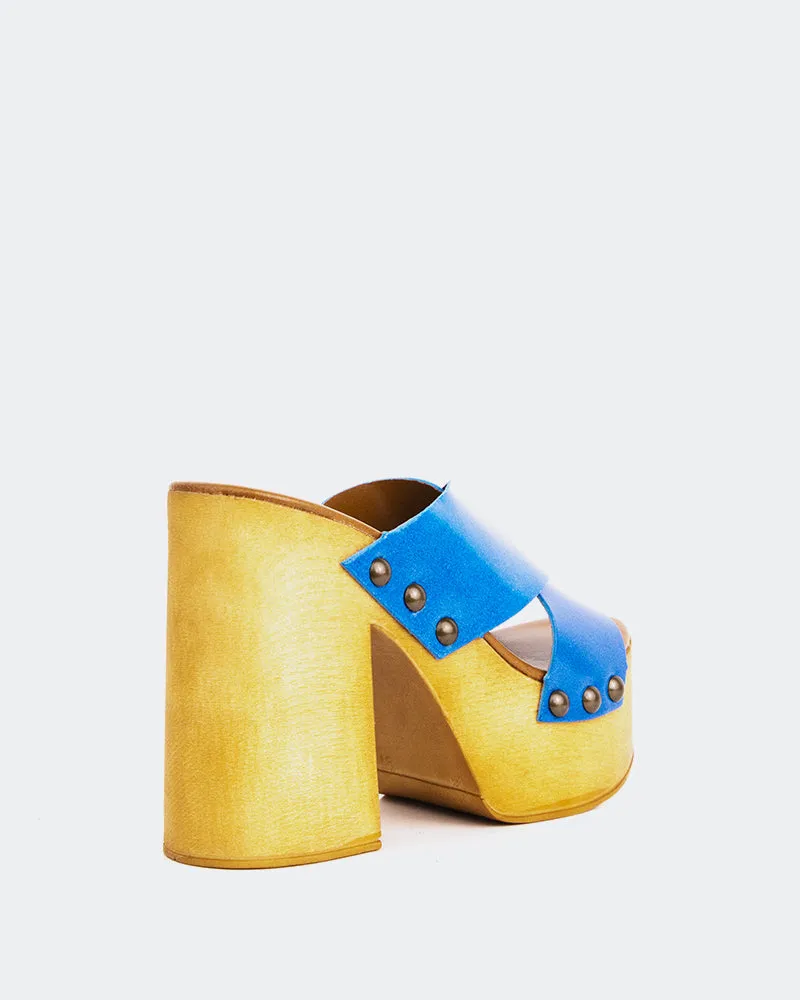 Cuir bleu torsadé