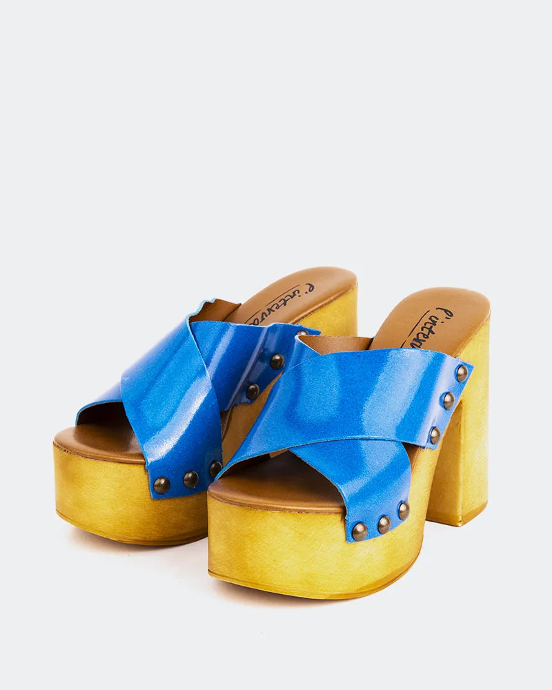 Cuir bleu torsadé