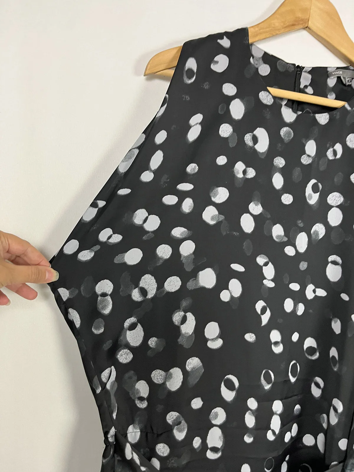 vince. Robe à pois abstraits noir et gris Taille L (14)