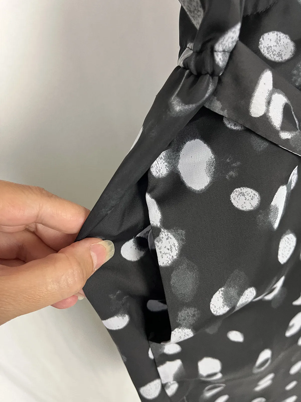 vince. Robe à pois abstraits noir et gris Taille L (14)