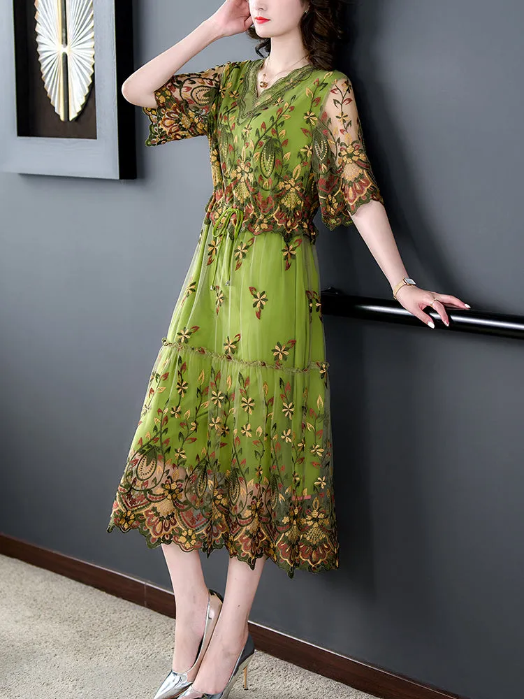 Robes élégantes pour femmes à col en V, broderies et manches courtes, tendance